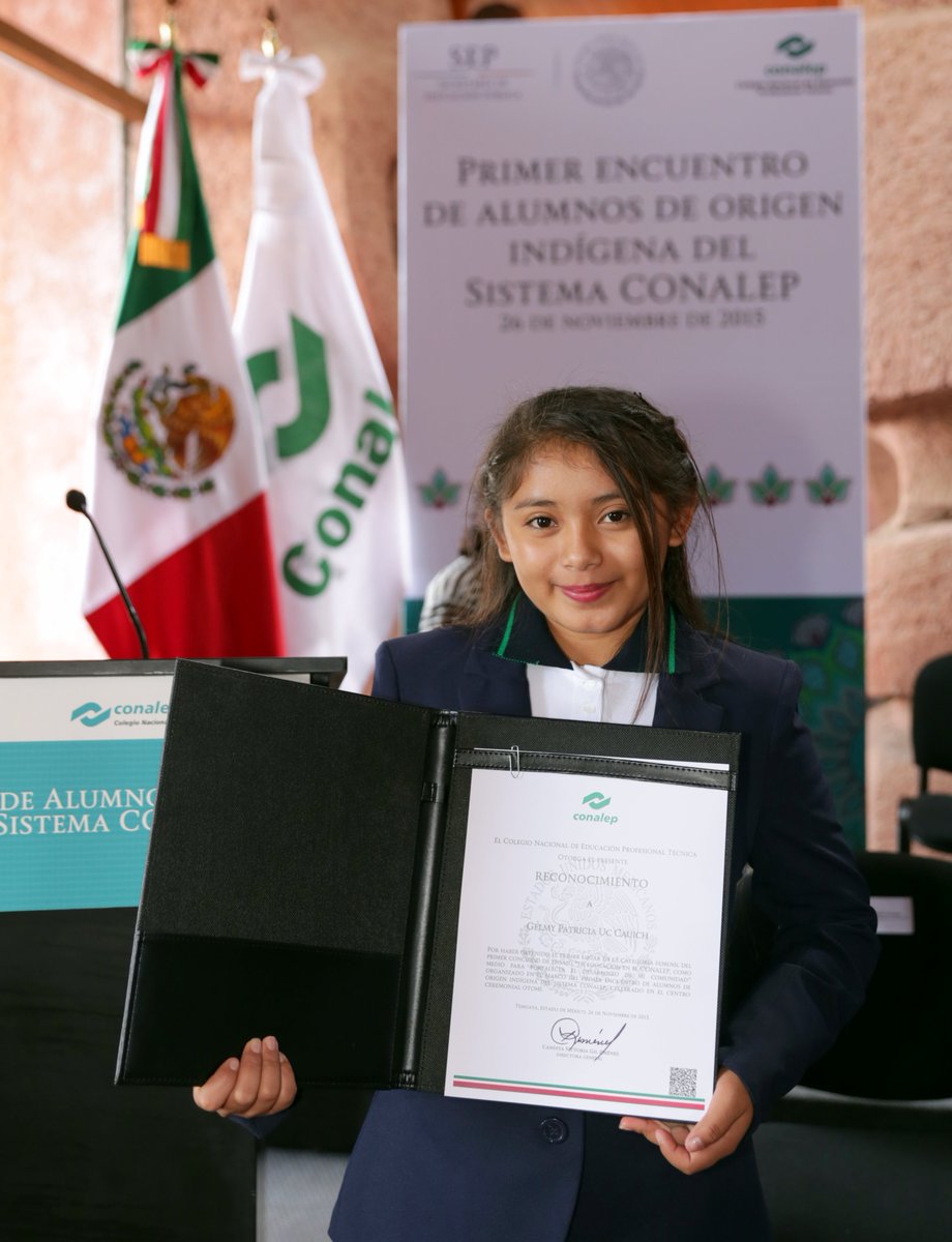 CanditaGilJ's tweet photo. Rey David del @conalepjal y Gelmy Patricia del @CONALEP_QROO son los dos ganadores del Concurso de Ensayo @EPN https://t.co/eQRRCEhqRd