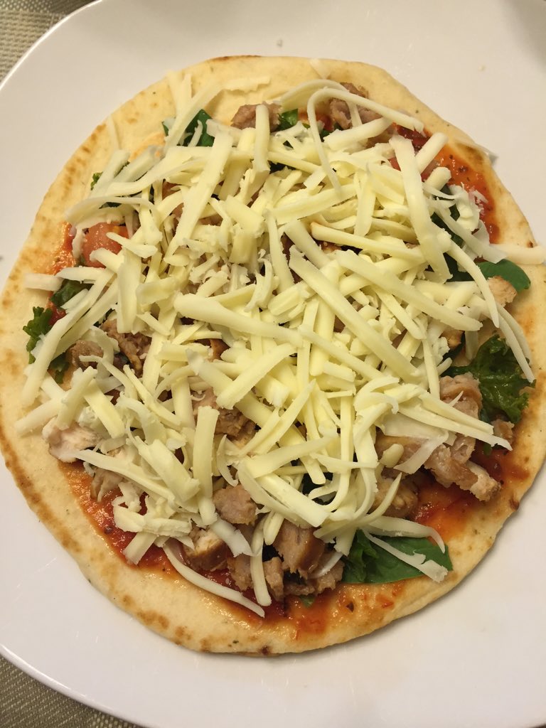 djhousto's tweet photo. @UWsarahTA homemade personal pizza! Got my super foods (kale) and all the other essential food groups #URWhatUTwEat https://t.co/58CUXDJ57s