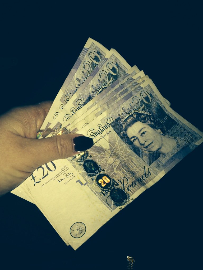 MissUKBitch's tweet photo. It may be raining outside but it's raining cold hard cash for me #cashpointmeets #findom @RTpig @underdeskloser https://t.co/3kxOX4dr5n