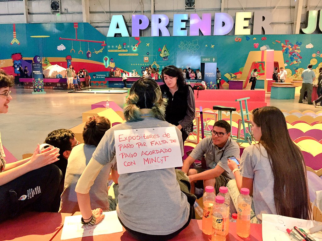 nachocastro's tweet photo. En @Tecnopolis habría algún que otro problema, la mitad de los juegos cerrados https://t.co/DXziLX3vLS
