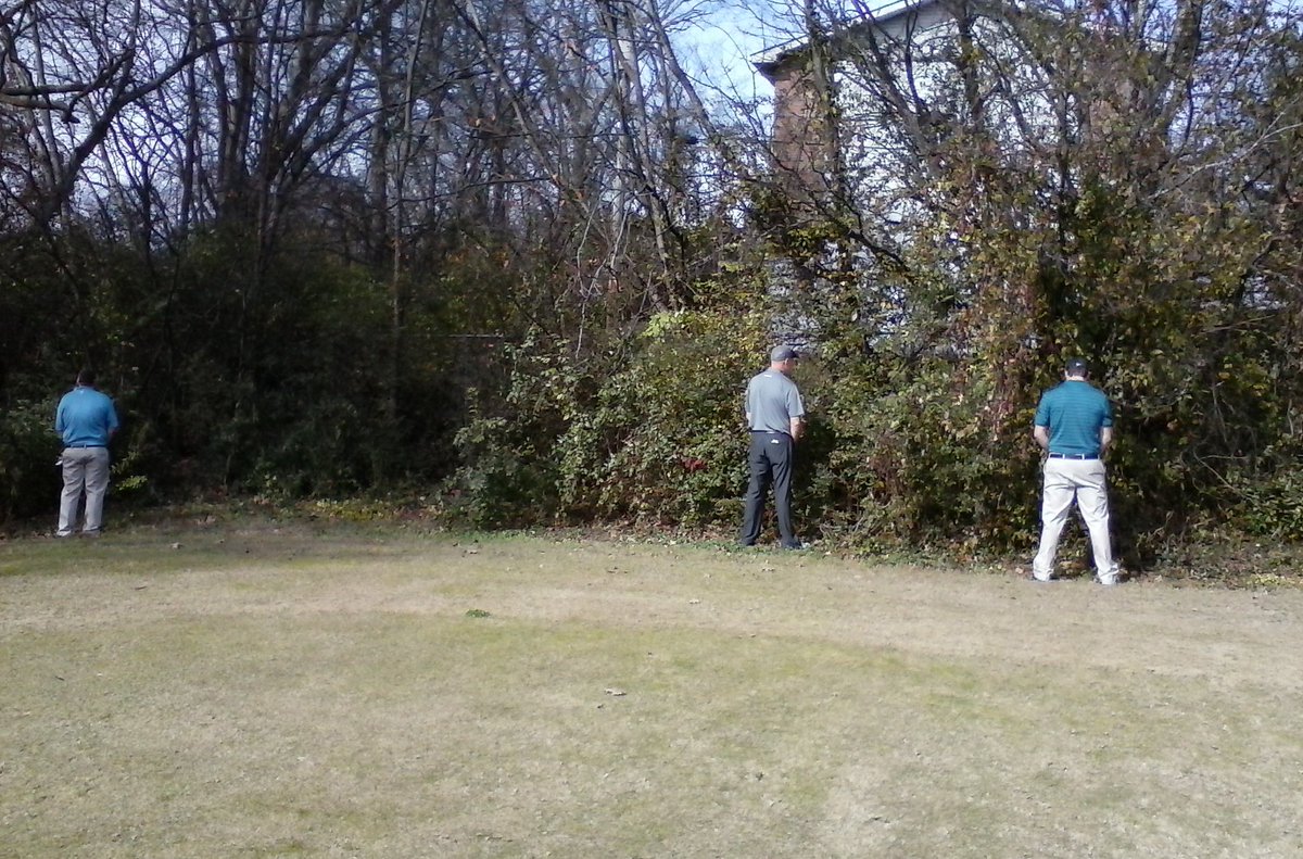 King_Titan_VOL's tweet photo. @KenBean @Jhatcher23 #ThanksgivingOpen piss break https://t.co/cXIA5HpKgY