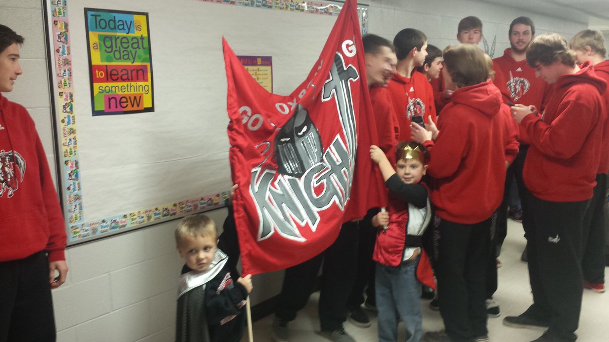 MarkKosior's tweet photo. Opening ceremonies in preeceville #goknightsgo @BKVseniorboys #GOINGFORGOLD https://t.co/f2adS2CaU7