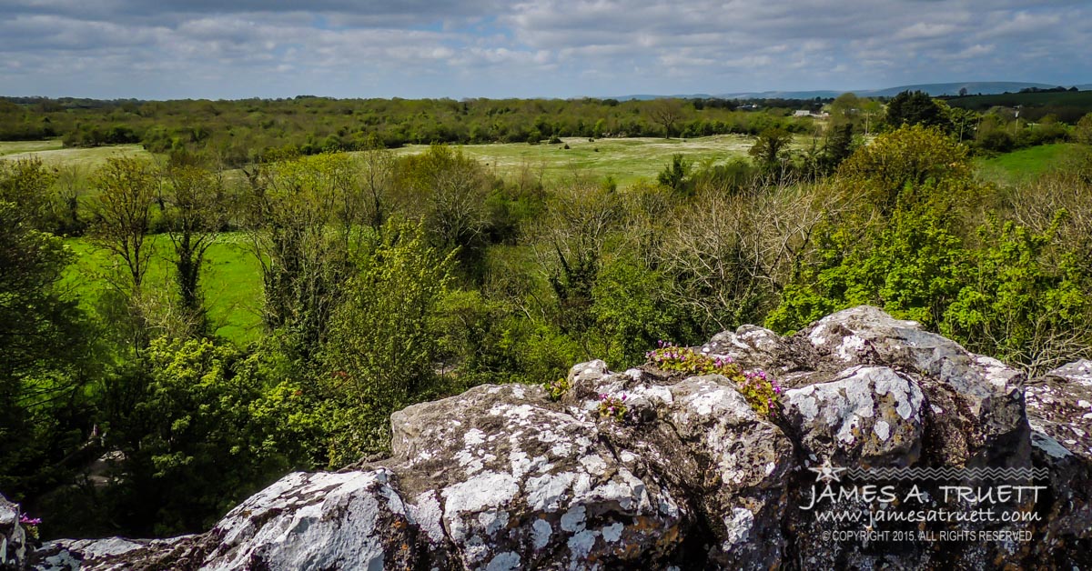 InspiraGuide's tweet photo. RT @JamesTruett: #Galway Countryside from rooftop of #Yeats Tower. https://t.co/tj9jkJNpHm  #Ireland https://t.co/8ohds687OA