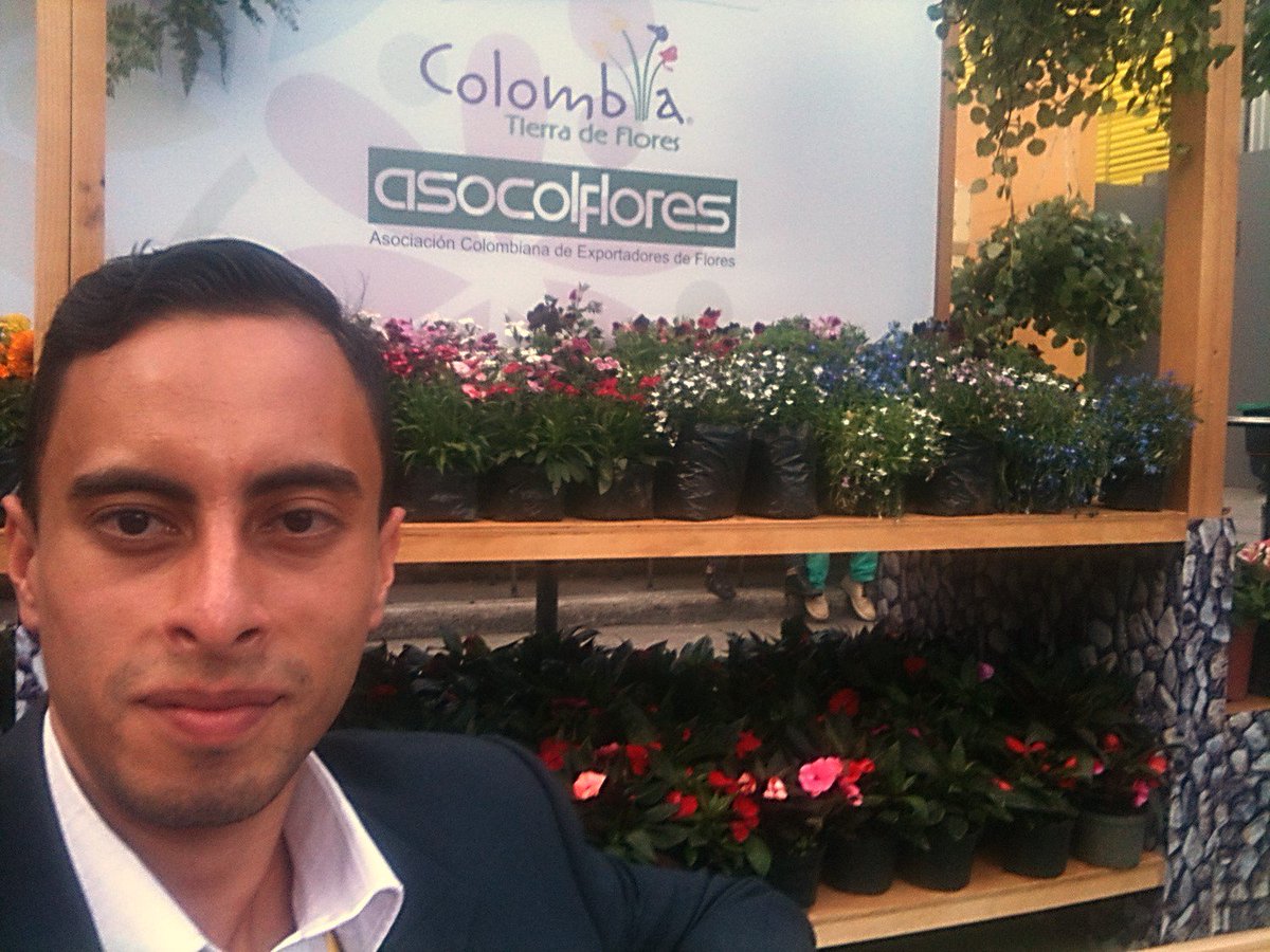 dannytovarq's tweet photo. SOSPECHO QUE ME GANÉ PREMO DEL 1° #EncuentroNacionalViveristas #ViverosTierraDeFlores @asocolflores @MinAgricultura https://t.co/I2zFkjrTHS