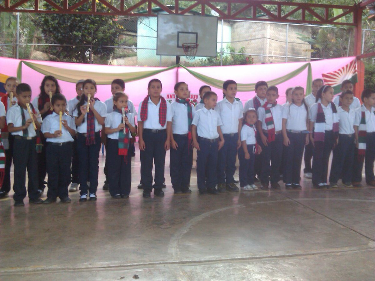 ModJGarmendia's tweet image. #Ensambleflautasycoro #parrandonnavideño @PSBIribarren @elsistema @ElSistemaLara 25-11-15