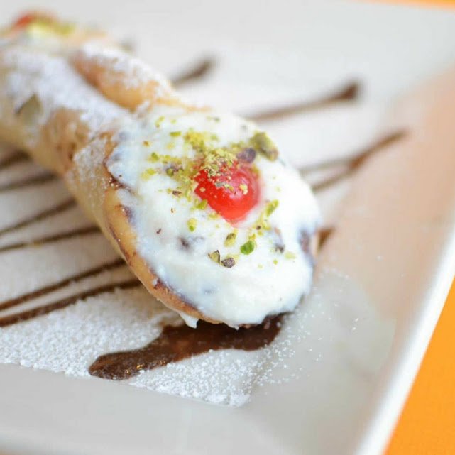 FavoriteEats's tweet photo. Neapolitan pizza, authentic Italian food, mouthwatering desserts? Yes please.#FavoriteEats #TerraMiaPizzeria https://t.co/4eHcz8uwJB