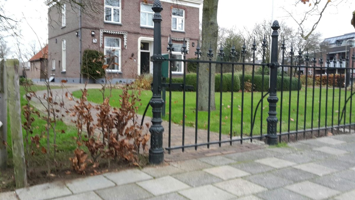 Mooi beukenhaagje geplaatst door <a href="/PekkerietBV/">Pekkeriet Dalfsen BV</a> als finale afronding #straatwerkproject. Mooi eindresultaat. #Trots