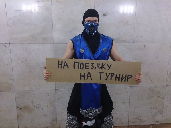 Переход с Тверской на Пушкинскую, срочно нужны деньги (via @sv_mega4el)