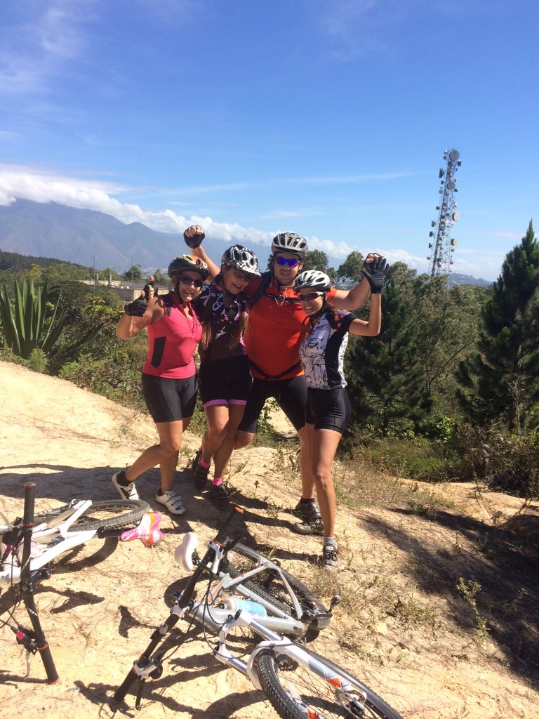 TeamDivasmtb's tweet photo. @TeamDivasmtb  disfrutando los hermosos senderos de la gran USB @ciclismousb #FelizViernes https://t.co/6z5IYDFRZf