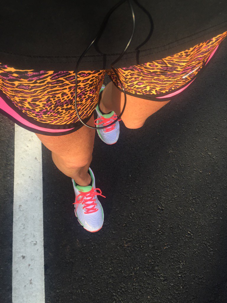 SSherck's tweet photo. 💙💙this weather for running #runtoboston https://t.co/wh6zmpa0j7