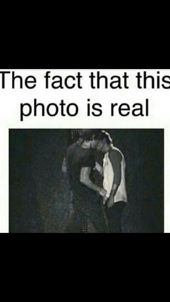 hiboyfriendoops's tweet photo. #larry #ishipit #cuteasf #larrystylinson #LarryStylinson https://t.co/5uK3Z0gezO