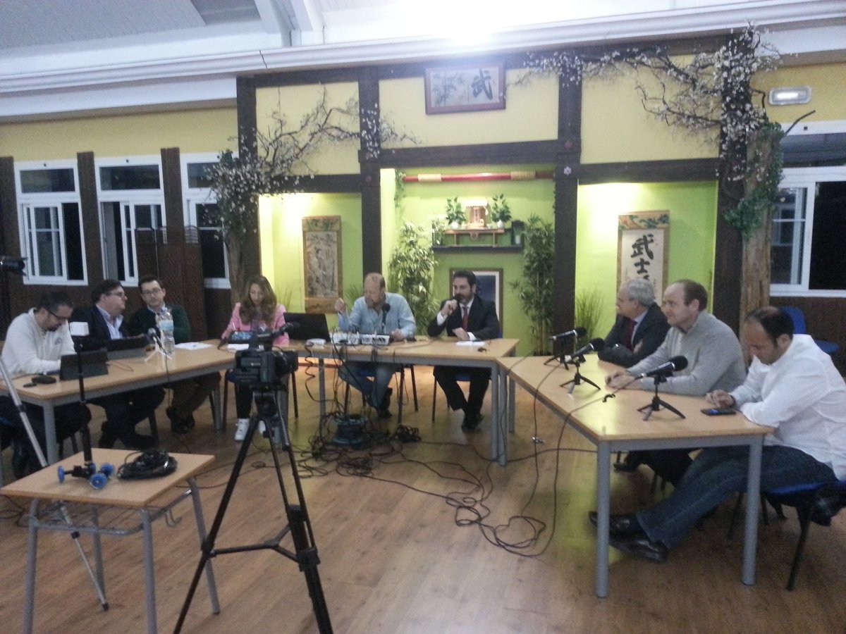davidbuenov's tweet photo. Empezando el programa de radio que clausura #bdmalaga  #bdw15 con @here @cbentabol @redtves en el @mitschoolmalaga https://t.co/9HblIb660n