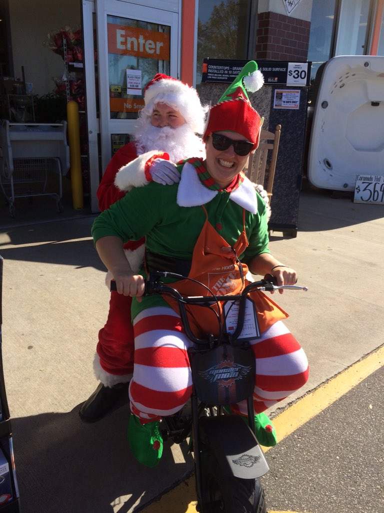 HaleighColeTHD's tweet photo. Santa and his helper going for a ride!! #BlackFriday @Nichole_Hd @RichRiceTHD @scottburtonthd https://t.co/sKdWn7BhwT