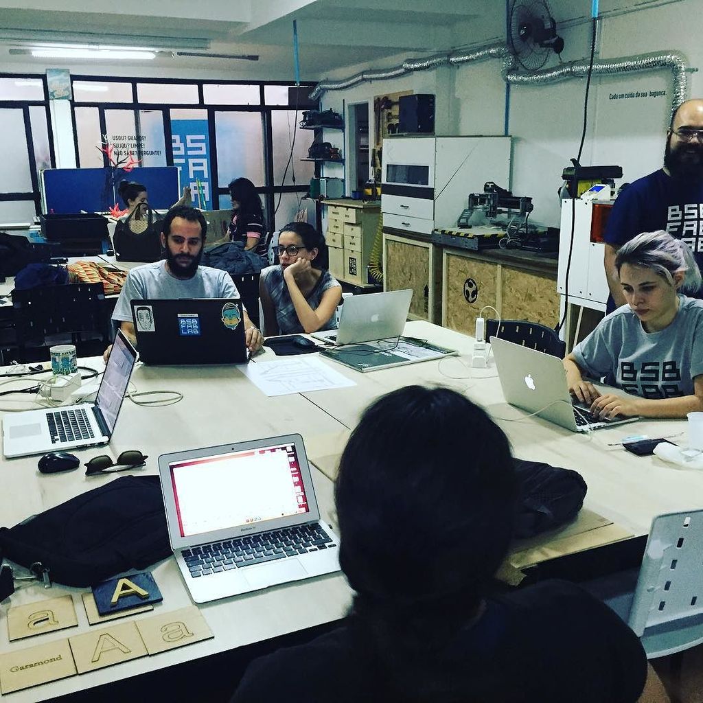 bsbfablab's tweet image. Mulherada representando aqui no Open day! É isso aí! #girlpower #fablabs ift.tt/1PSv8Nz