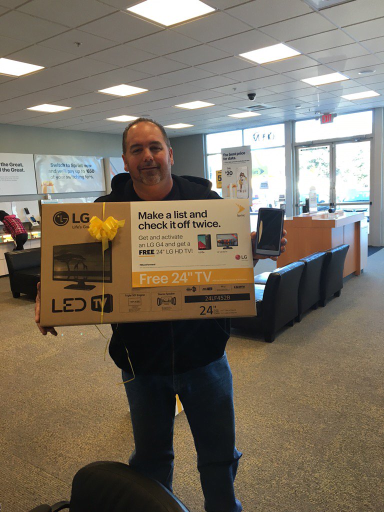 IKE_WL's tweet photo. First customer with the free LG TV with his LGG4!!!!! @WL_NorCal @SellWithLG @WL_News @Pkushn @wl_saw @wl_byoung https://t.co/iEiy7h0BYG