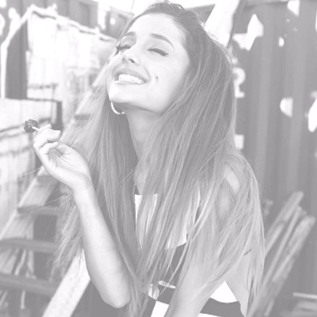 #MTVStars Ariana Grande af happy face