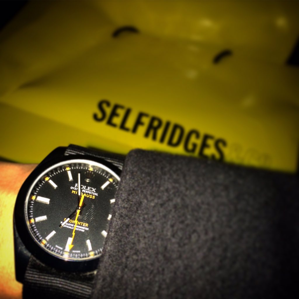 Prohunterwatch's tweet photo. Celebrating Black Friday
#prohunter #rolex #milgauss https://t.co/qoWdhhnXVs