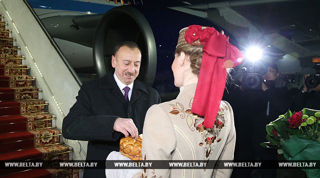 Президент Азербайджана прибыл с официальным визитом в Беларусь goo.gl/nUWDqs