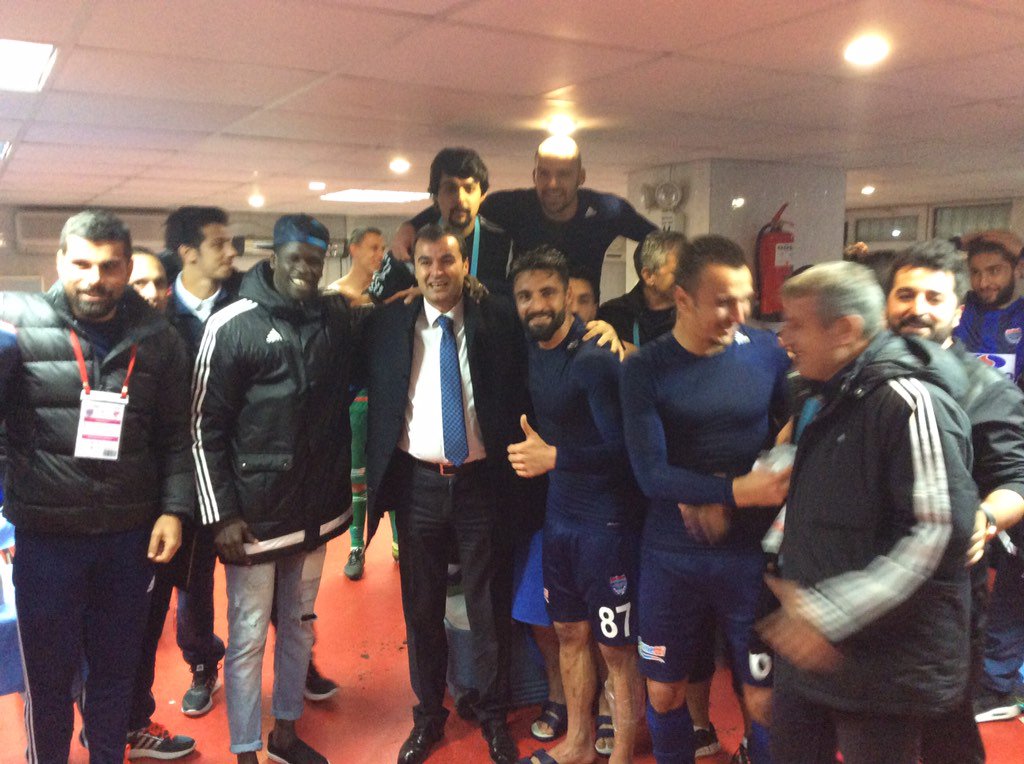 İnananlar ordusu...
Zirveden selamlar...
Galibiyete selam selfiye devam...