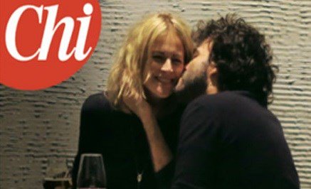 AllsongsTV's tweet photo. Francesco Renga dimentica Ambra con Diana Poloni. Le foto. https://t.co/wL1s1XMttq https://t.co/tNDn2ATj3q