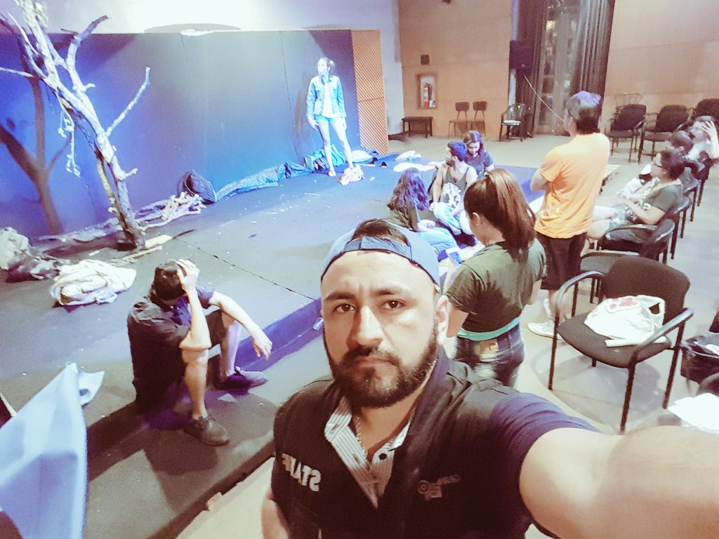 #Terror Ensayando nuestra obra #Sapukai. Mañana estreno. Teatro municipal 21 hs y domingo 20 hs. Entrada 30 mil gs.