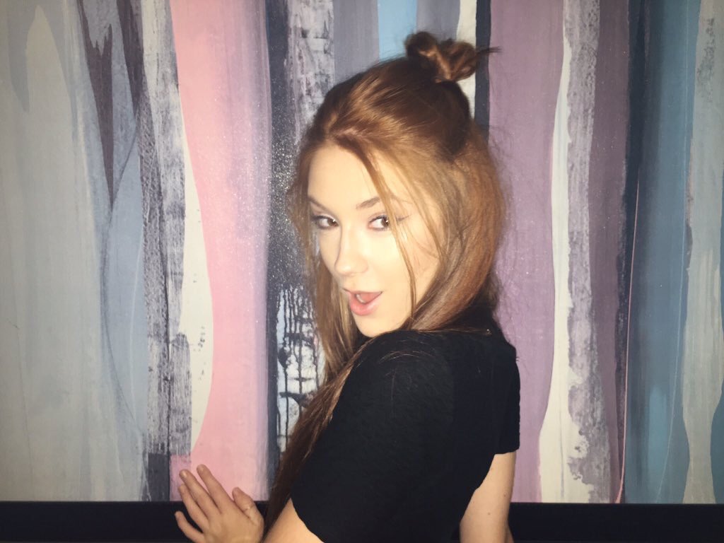 realmaddyfox's tweet photo. I love taking pictures https://t.co/AeNzQaYXpJ