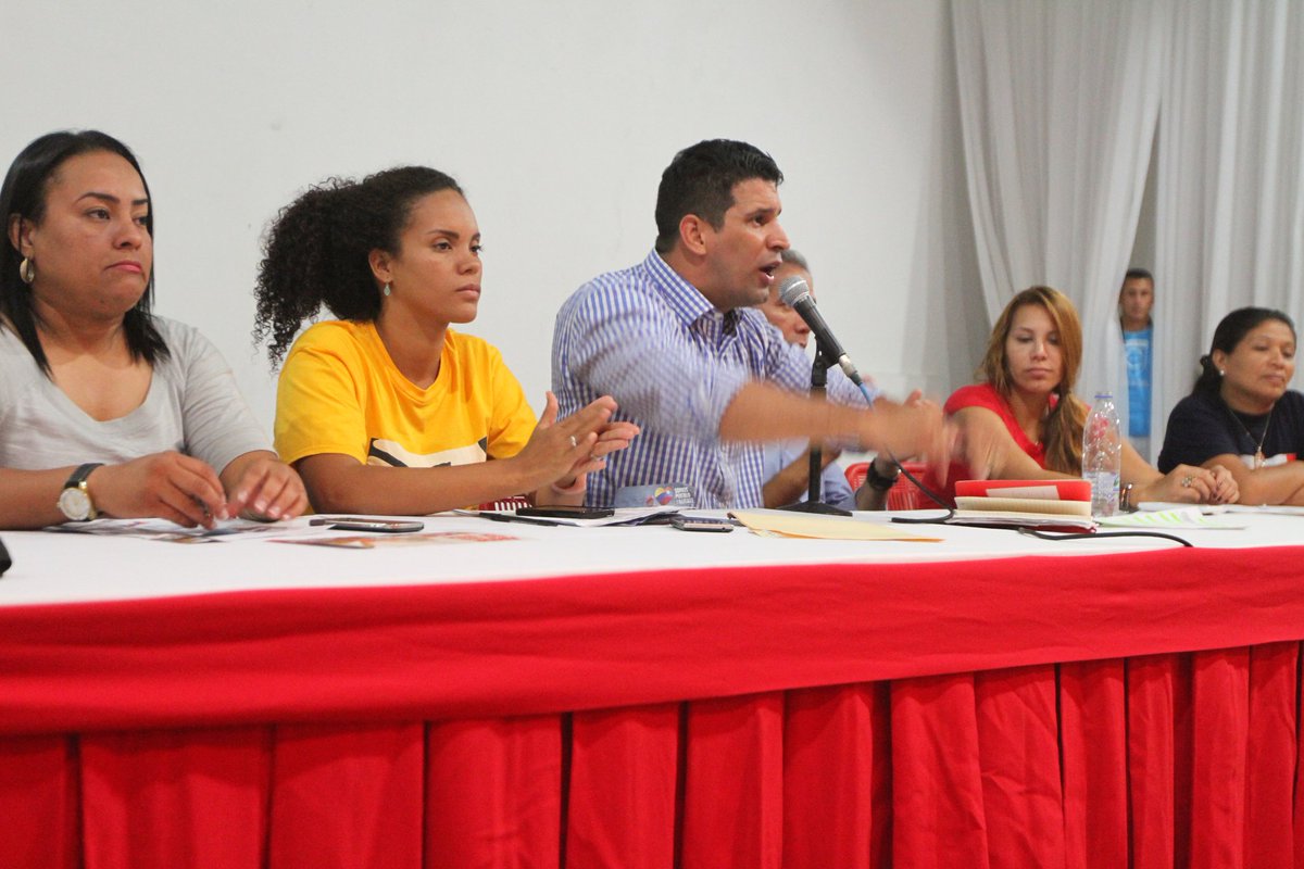 jhonnathanmarin's tweet photo. No crean en falsas promesas de la oposición, ellos quieren llenar de pobreza y miseria al pueblo #LaDerechaNoCambia https://t.co/Ygn6lfmDHb