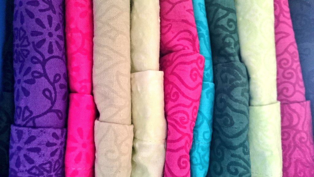 BatikLoji's tweet photo. Semangat pagi warna-warni pecinta batik Indonesia. https://t.co/MhgKakTmBe