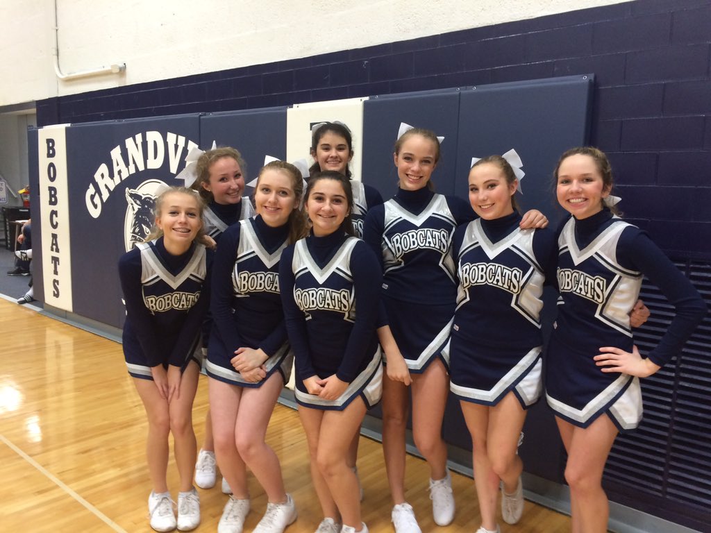 CheerGHHS's tweet photo. Go Bobcats! Great first game!! #PTBB https://t.co/sxTyuXAVnY