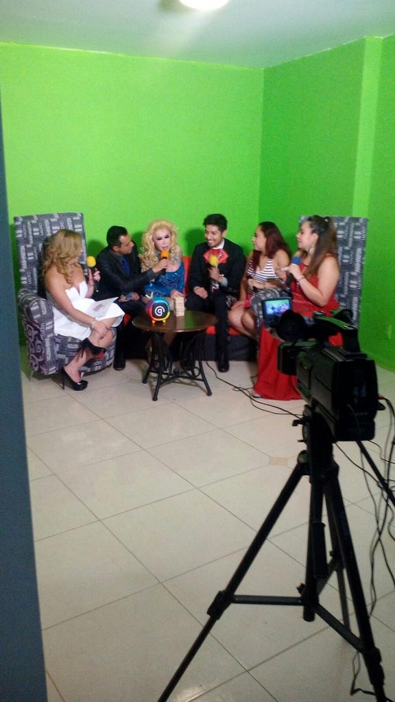 MarioCiar's tweet photo. Aquí transmitiendo Divas a Bordo, todos los jueves a las 7:30 pm por https://t.co/S9onyKSb4D https://t.co/DYpS6eQZII
