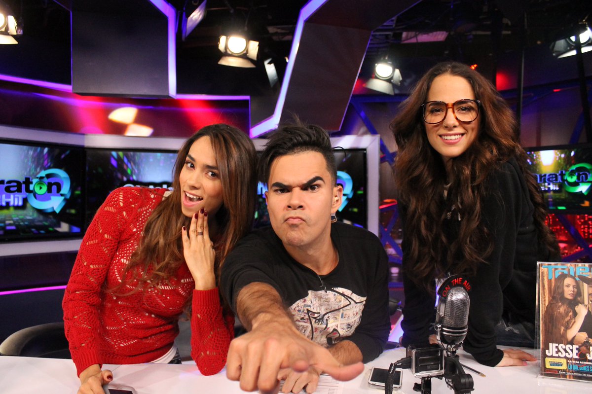 telehit_musica's tweet photo. . @PonchoYezka, @Laumontijano y @JossWaleska están en #MaratónTelehit! https://t.co/Z1VBguy62j