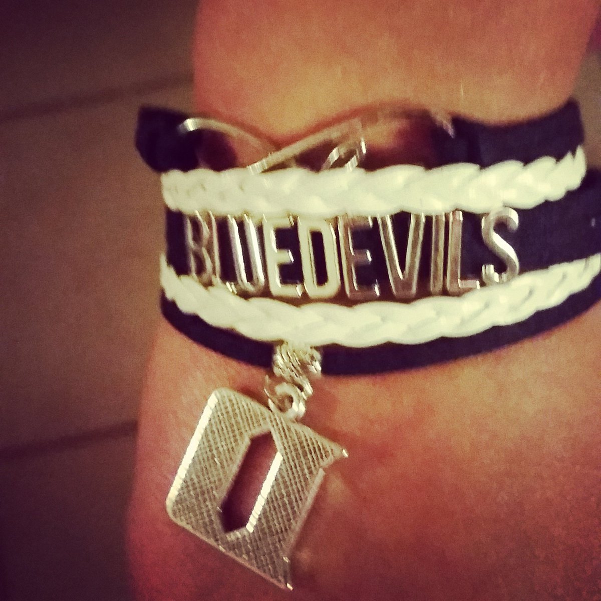 ashlo_9's tweet photo. New bracelet thanks to @ricandiva81 #DukeNation #Duke #dukefan https://t.co/SiOChl88OX