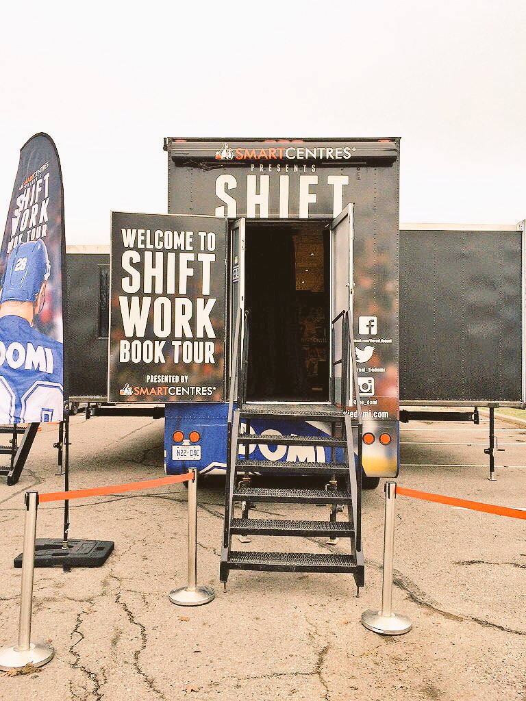thereal_tiedomi's tweet photo. This guy has made the #SilverStick happen for 31 years great job Del thx for having the trailer todayπ#shiftworktour https://t.co/VPIRu2Bgbo