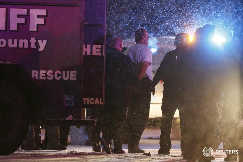 Reuters's tweet image. UPDATE: Police arrest gunman who opened fire in Colorado abortion clinic: reut.rs/1Ifdhhq