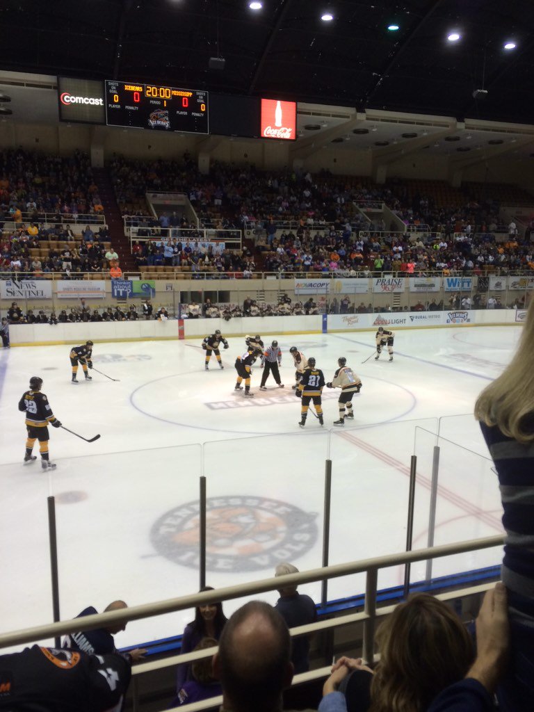 ChristieRZ's tweet photo. @icebears @IceBearsBooster heart beating just a bit faster when our guys hit the ice! https://t.co/qaJBrLZ0QG