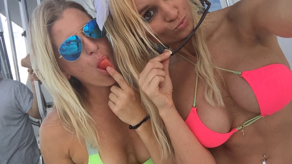 xtine_pulliam's tweet photo. Happppppy offshore days #fishing https://t.co/znTFi8fzZb