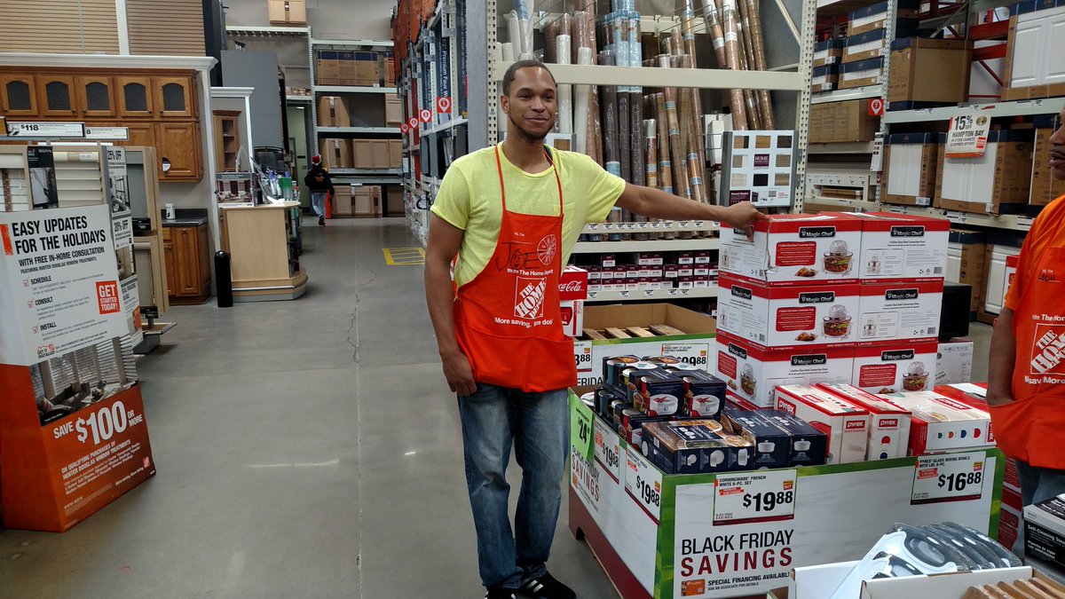 jasteadhamthd93's tweet photo. Black Friday here at met093 n Jackson 2902 https://t.co/q6vJCg0wd6