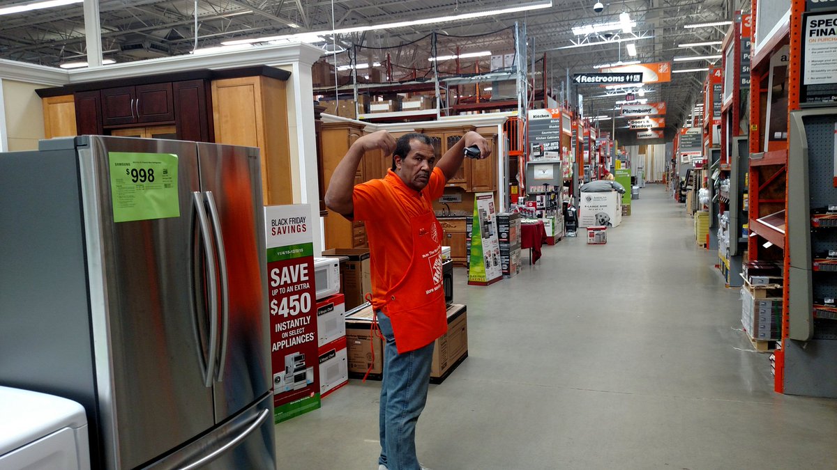 jasteadhamthd93's tweet photo. Black Friday here at met093 n Jackson 2902 https://t.co/q6vJCg0wd6