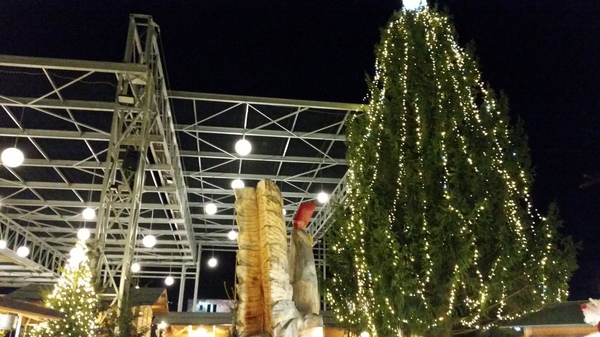 BorneyRenzo's tweet photo. # mercatini di natale#Aosta #inaugurazione# https://t.co/44P73qx5A2