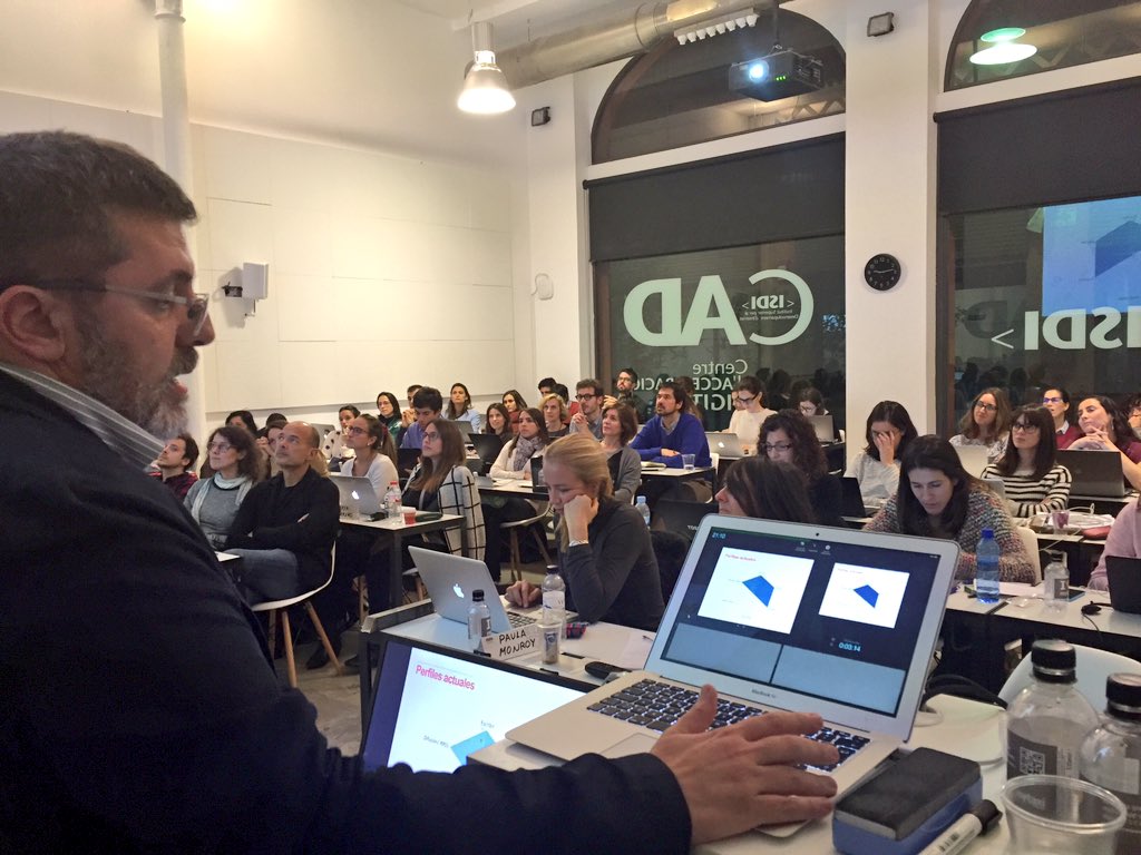 noe_cherokee's tweet photo. Con @mtascon en el #MIB de Barcelona en medio de la clase la transformación de los contenidos digitales @ISDI_edu https://t.co/GdbEDlTpnD