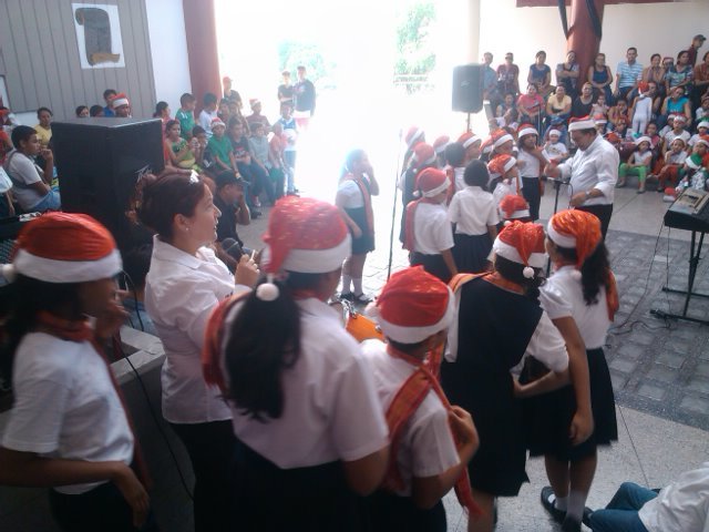 Coro de Sur América <a href="/OrquestaElVigia/">Núcleo El Vigia</a> Bazar Navideño #ElSistemaCumple40