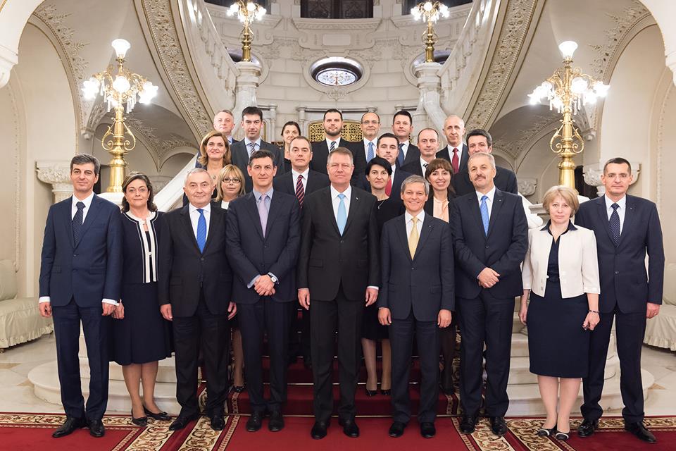 CostinBorc's tweet photo. 17 noiembrie 2015 - Ceremonia de investire de la Palatul Cotroceni https://t.co/UWMDpiOiZq