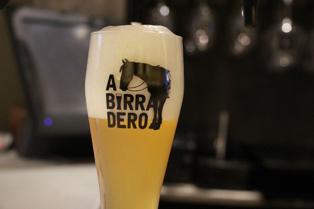 ASweetBCN's tweet image. The jewel of beers: El Abirradero Barcelona ow.ly/V8eYC via @ASweetBCN #Barcelonabeers #Barcelonabars