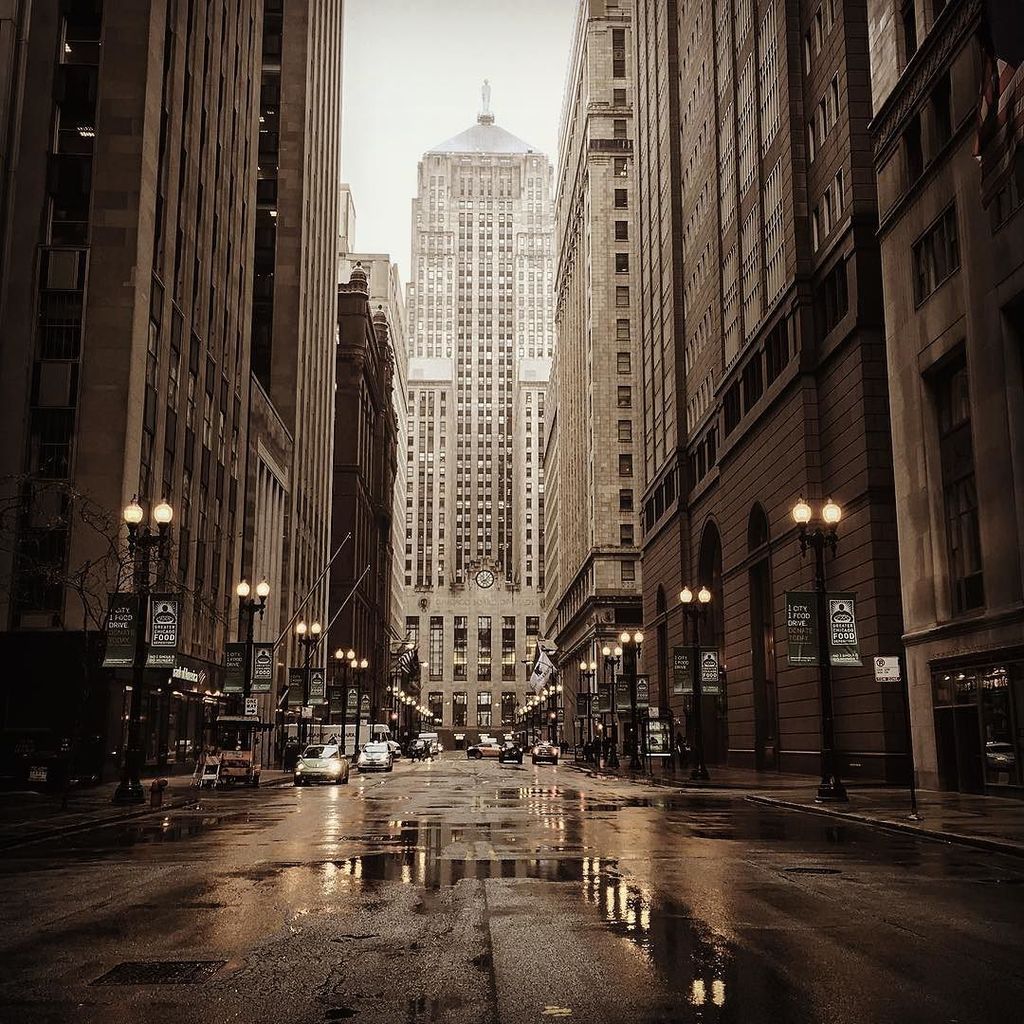 ChiPhotos's tweet photo. by bearsfan1982: Board of Trade #windycityshots #chitecture #flippinchi #artofchi #boardoftrade #chicago #igerschic… https://t.co/DBiavXL8Rl