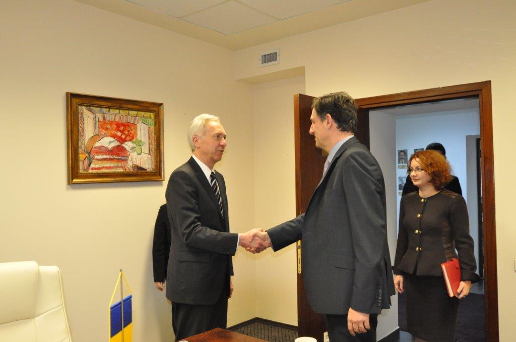 CostinBorc's tweet photo. In cursul acestei dupa-amiezi, m-am intalnit cu Excelenta Sa, Ambasadorul SUA la Bucuresti, domnul Hans Klemm. https://t.co/TBHVMVdIlu