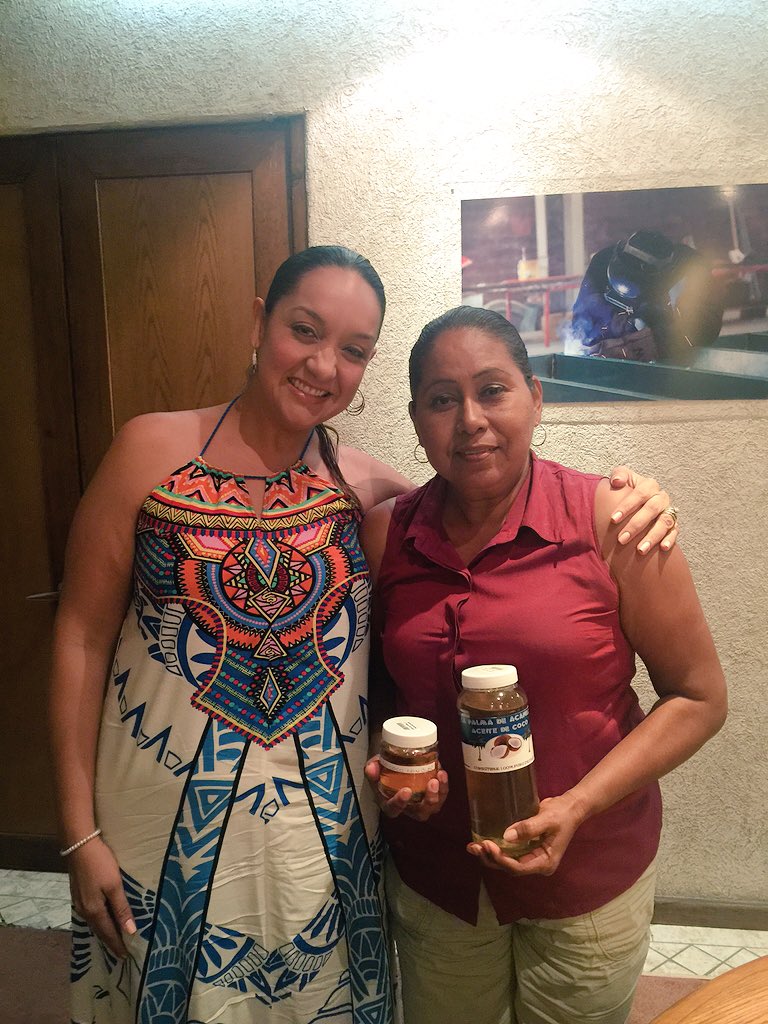 Sandra Solano, de Las Vigas, Gro., fabrica aceite de coco comestible con y  sin olor, comenzamos registro de marca.