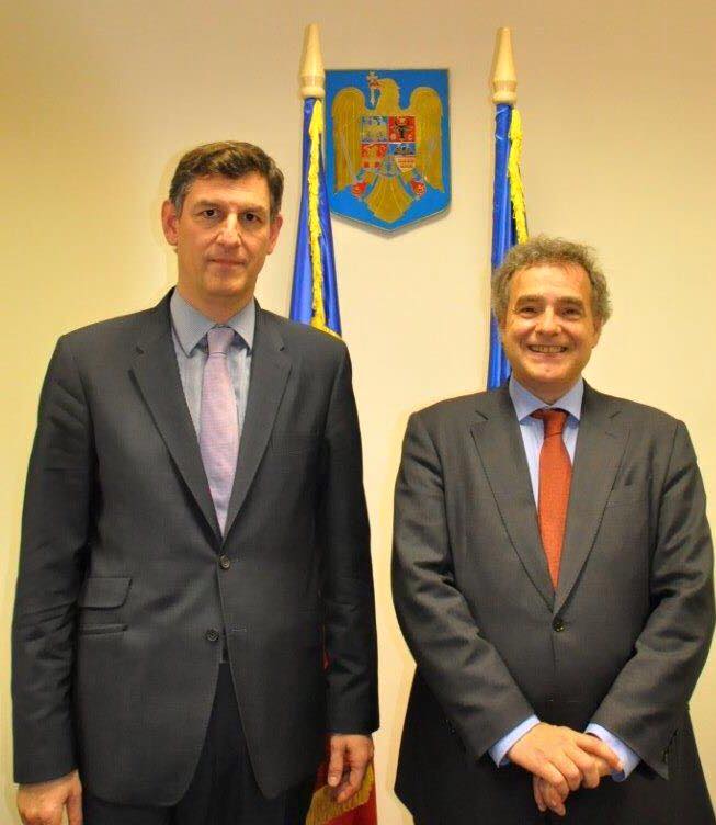 CostinBorc's tweet photo. Intalnire de prezentare si luare de contact, astazi, cu Ambasadorul Frantei in Romania, Domnul Francois Saint-Paul. https://t.co/DezdLpwSJq