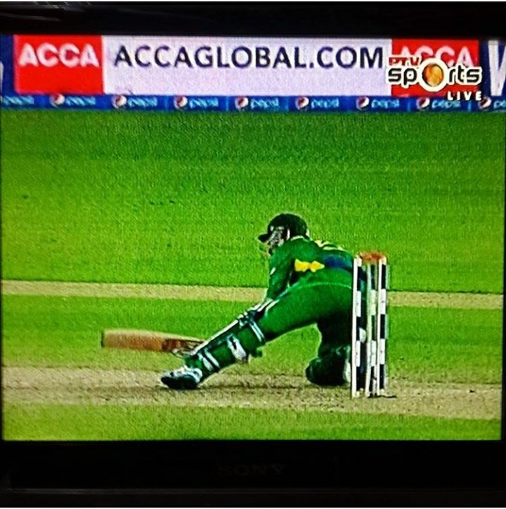 KasHmyRii_b0y's tweet photo. @ahmed_arain5 
 yr issy #ab_deviller bnny ko kis ny kha thaaa :( 😃😉 https://t.co/O2D1MAMuv3