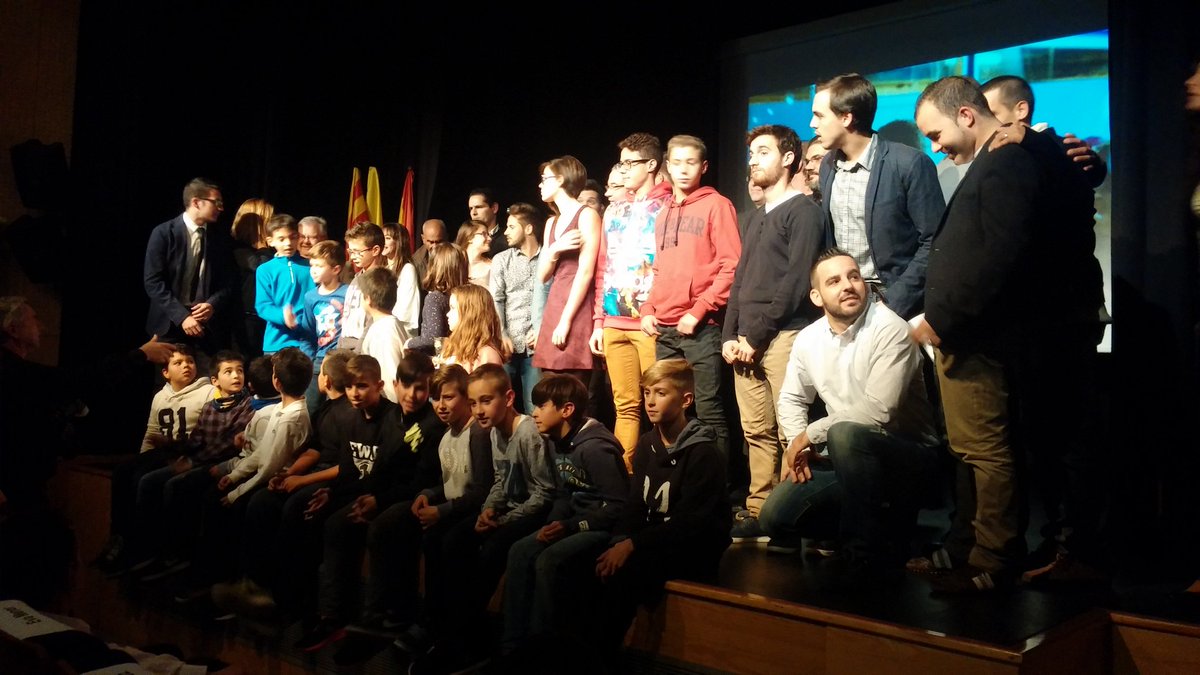 Tanquem la #nitesportbadia foto d familia enhorabona! <a href="/cnbadia/">cnbadia</a> <a href="/JUDOBADIA/">Judo Badia</a> <a href="/CD_Badia/">CD Badia del Valles</a> <a href="/CBNouBadia/">C.B. Nou Badia</a> <a href="/ctriatlobadia/">Club Triatló Badia </a>