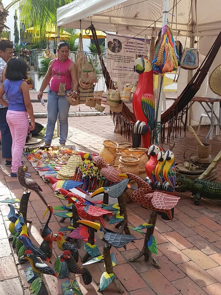 culturayopal's tweet photo. Pintura, música, folclor llanero, arte en espuma, artesanías y más en ExpoCultura Parque Ramón Nonato @mincultura https://t.co/OTISsJXj5B
